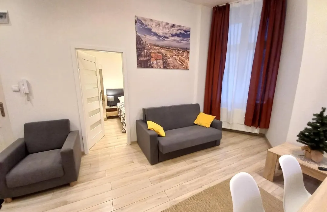 Old Town Apartments - B7-1